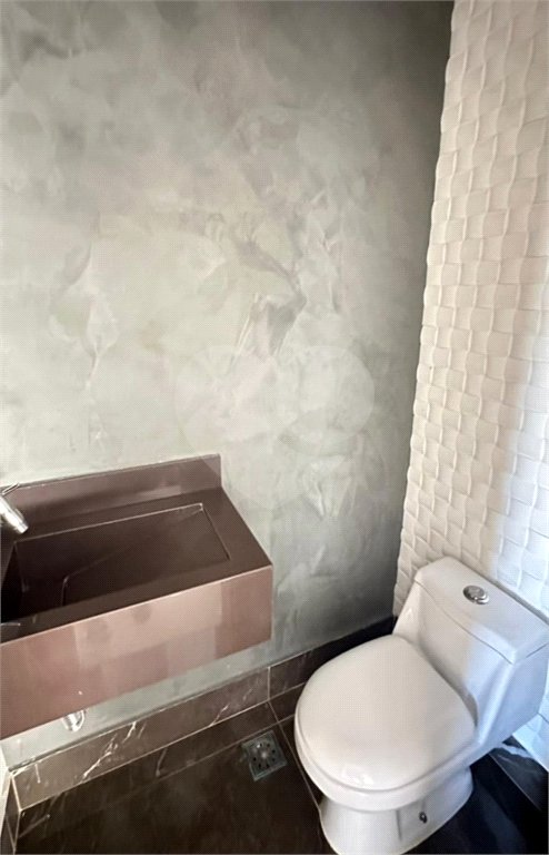 Casa à venda com 3 quartos, sendo 2 suítes, no condomínio Residencial Maria Dulce, Indaiatuba - SP