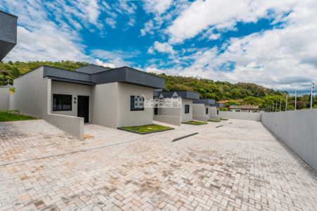 Casa térrea à venda com 3 quartos, sendo 1 suíte, no condomínio Flores da Usina, Atibaia - SP