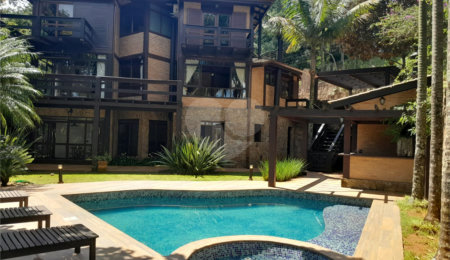 Casa à venda com 4 quartos, sendo 2 suítes,  no condomínio Cantareira, Mairiporã - SP