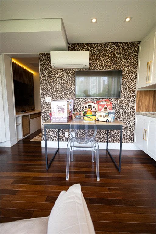 Apartamento à venda com 5 quartos, sendo 4 suítes, em Parque Reboucas, São Paulo, SP