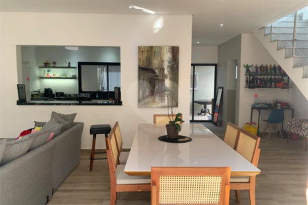 Casa à venda com 4 suítes no condomínio Vila Inglesa, Atibaia - SP