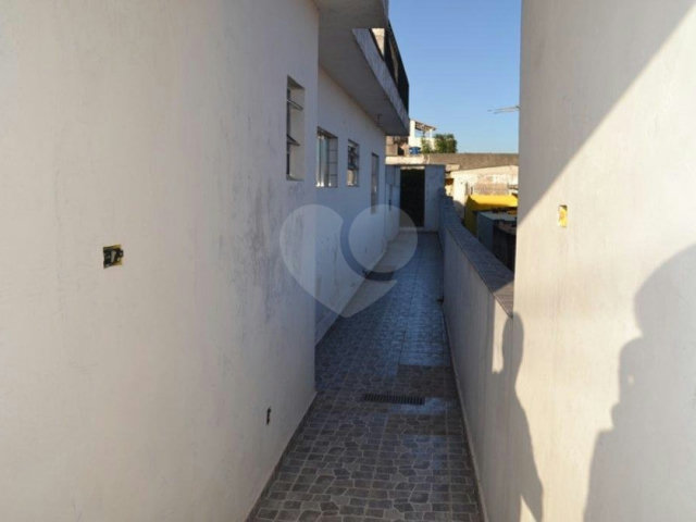 Sobrado à venda com 2 quartos em Vila Nivi, São Paulo, SP
