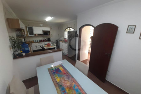 Casa à venda com 3 quartos, sendo 1 suíte,  em Vila Figueira, Suzano, SP