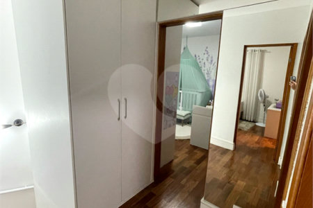 Casa à venda com 3 quartos, sendo 1 suíte,  no condomínio Villagio Campo Grande, São Paulo - SP