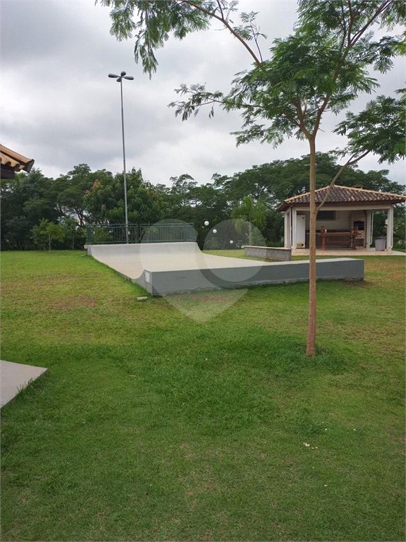 Casa à venda com 4 quartos, sendo 2 suítes, no condomínio Residencial Parque Esplanada, Votorantim - SP