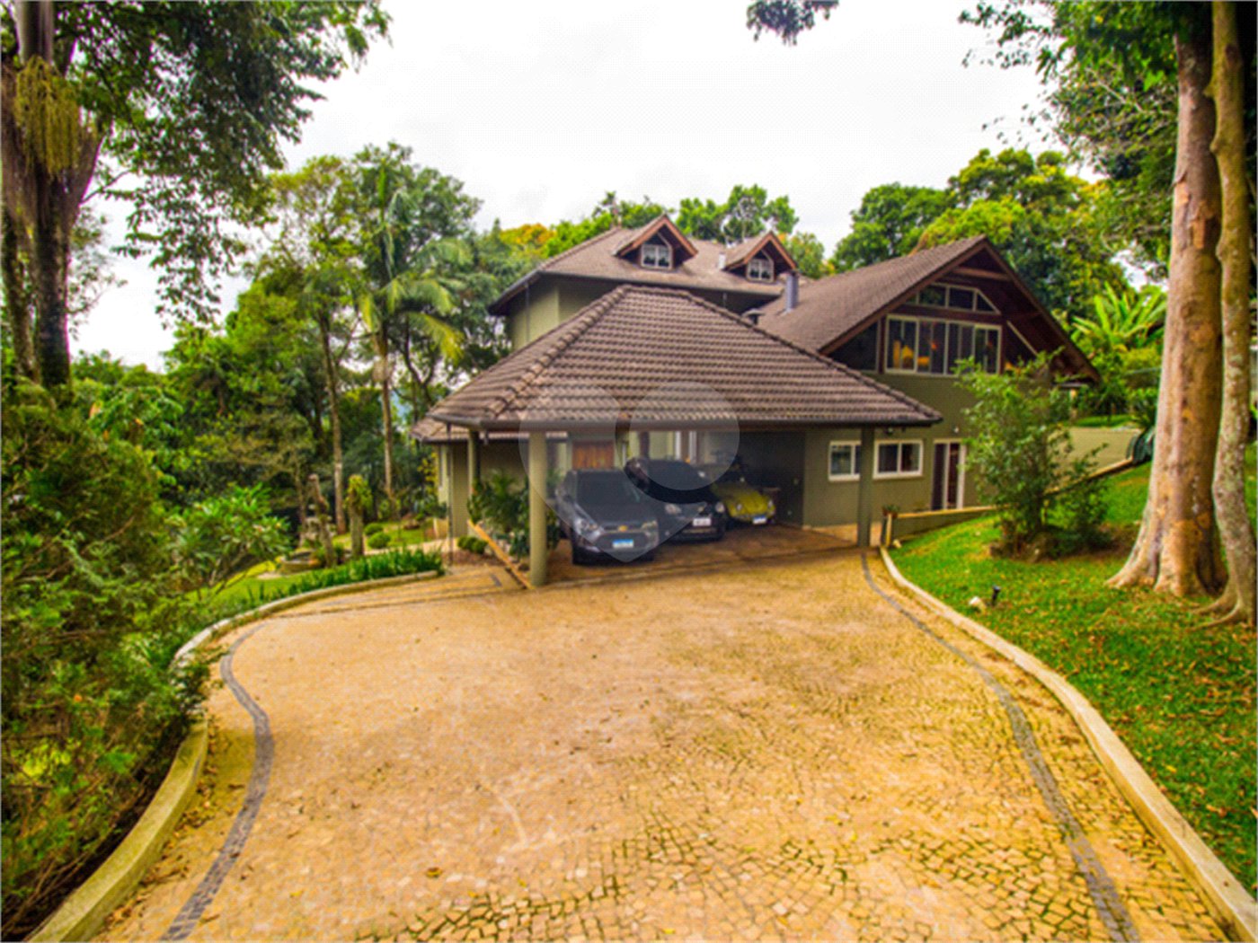 Casa à venda com 4 suítes no condomínio Alpes da Cantareira, Mairiporã - SP