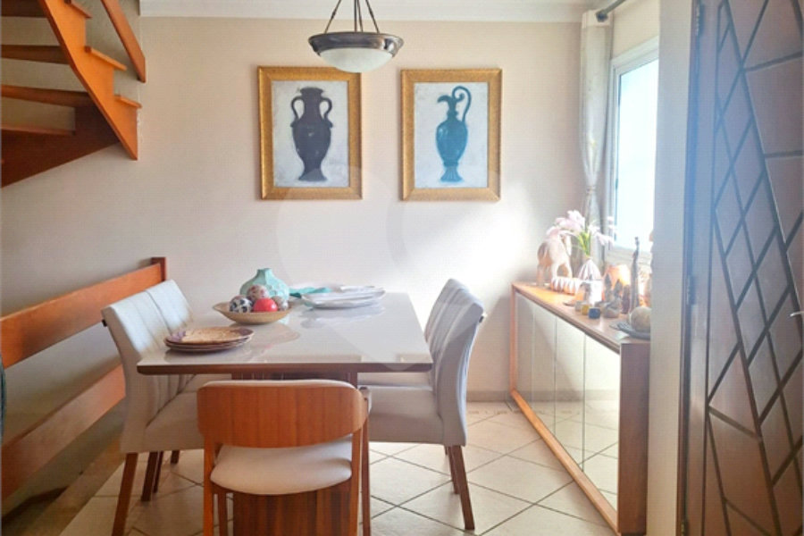 Casa à venda com 3 quartos, sendo 1 suíte, no condomínio Morada do Horto, São Paulo - SP