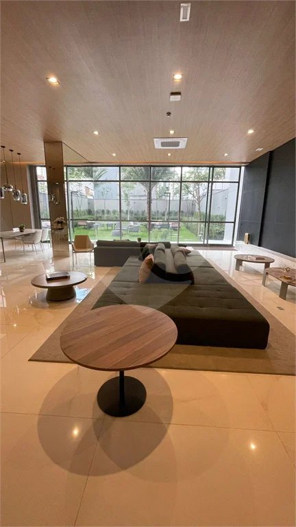 Apartamento mobiliado no Planalto Paulista com 1 dormitório e varanda.