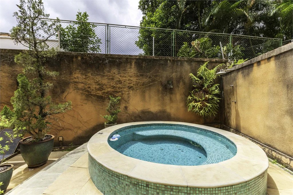 Duplex para alugar com 4 quartos, sendo 3 suítes,  em Alto de Pinheiros, São Paulo, SP