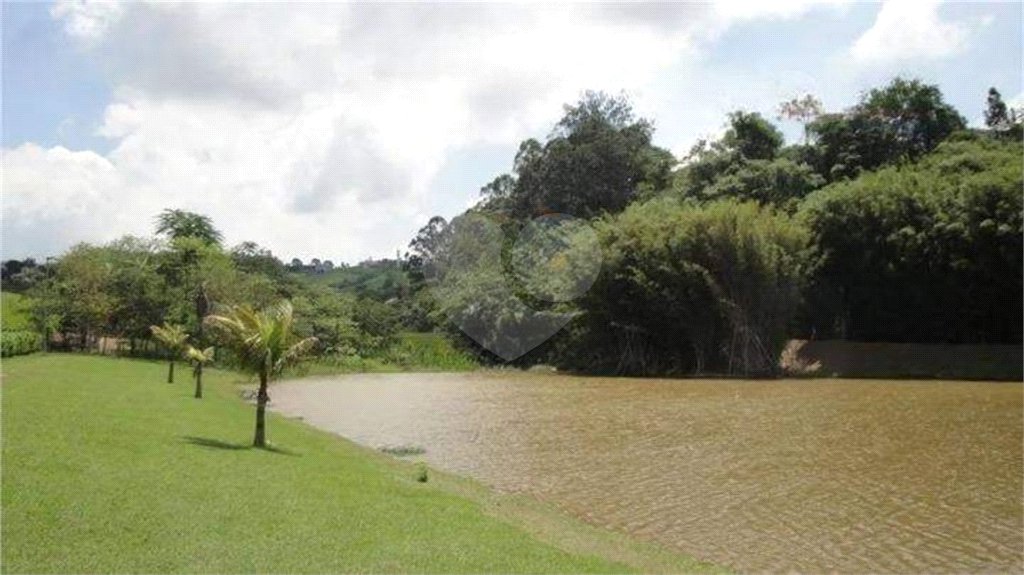 Casa à venda com 3 quartos, sendo 1 suíte, no condomínio Residencial Delle Stelle, Louveira - SP
