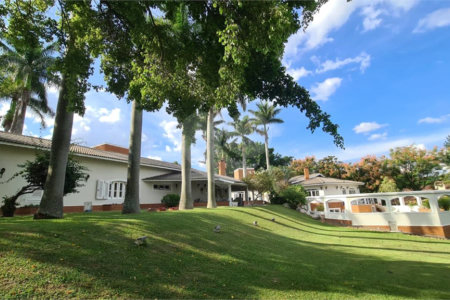 Casa à venda com 5 quartos, sendo 3 suítes, no condomínio Village Sans Souci, Valinhos - SP