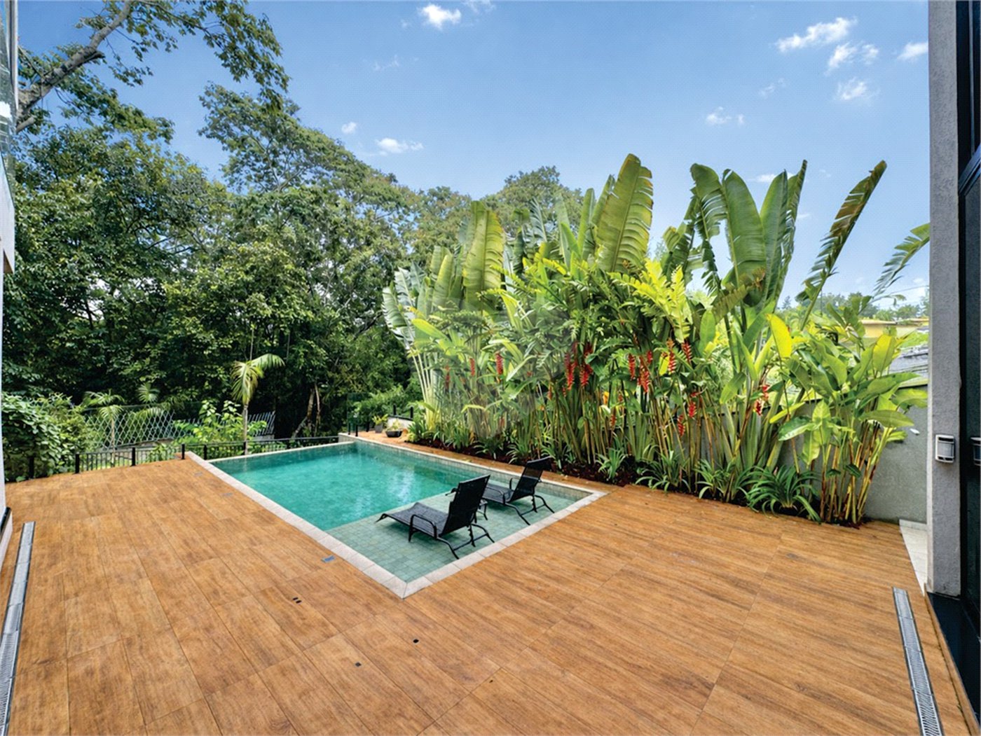 Casa à venda com 3 suítes no condomínio Reserva Santa Maria, Jandira - SP