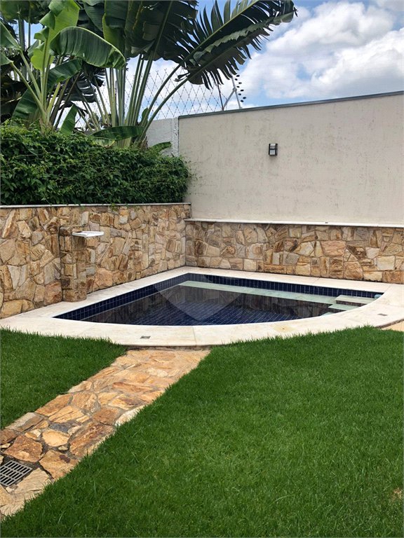 Casa à venda com 3 quartos, sendo 1 suíte, no condomínio Fiorella, Valinhos - SP
