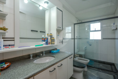 Apartamento à venda com 4 quartos, sendo 1 suíte, em Moema, São Paulo, SP