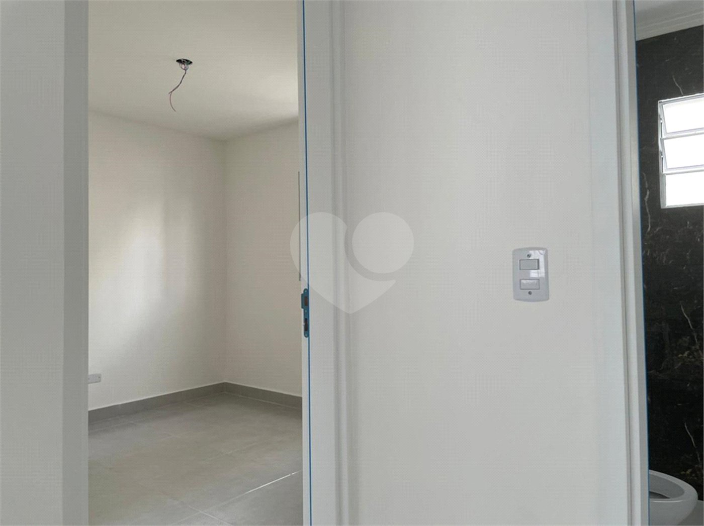 Casa à venda com 2 quartos no condomínio Hebe, São Paulo - SP