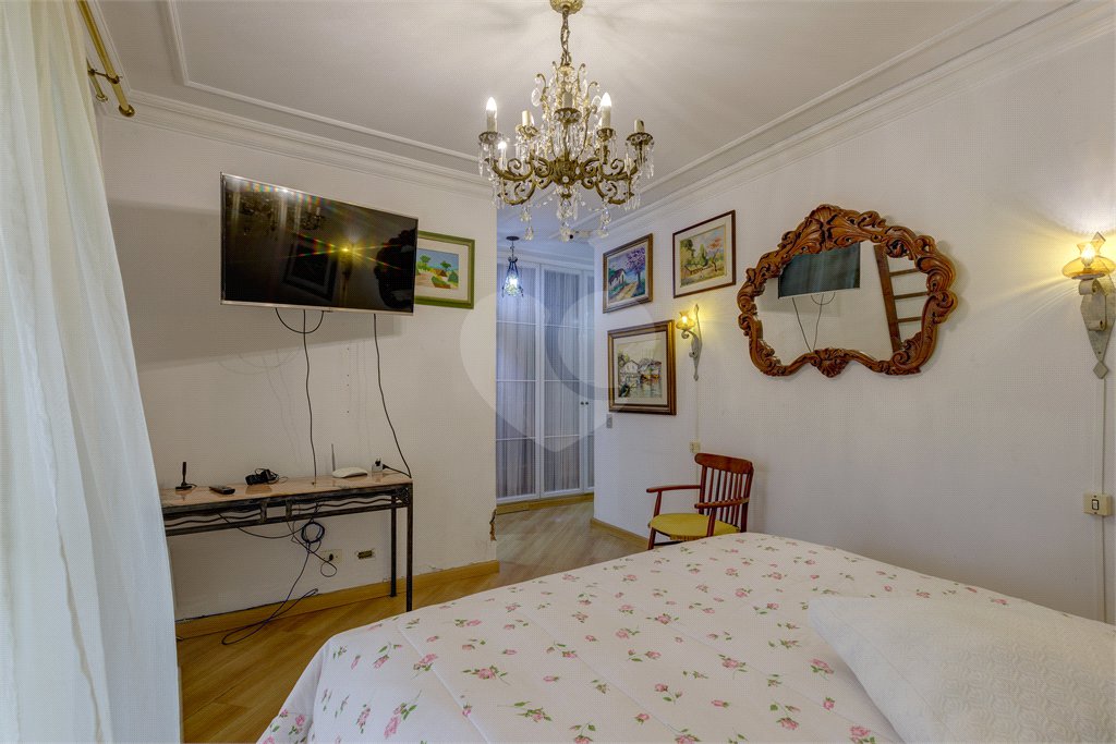 Casa Térrea à venda com 4 quartos, sendo 3 suítes, em Interlagos, São Paulo, SP