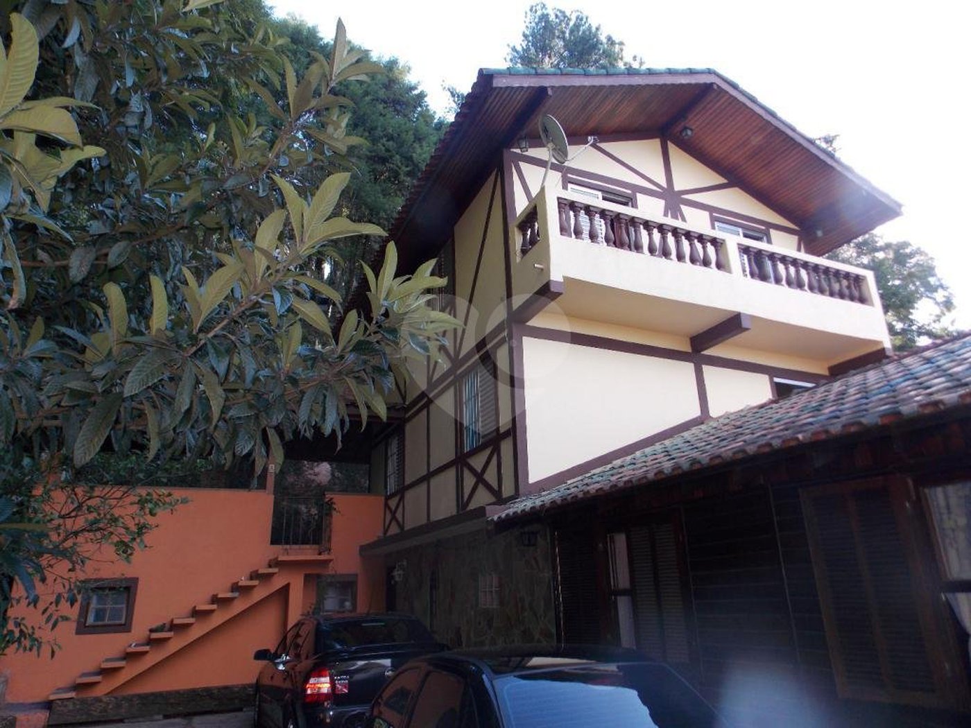 Sobrado à venda com 6 quartos, sendo 4 suítes, em Parque Petrópolis, Mairiporã, SP