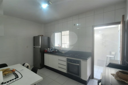 Casa à venda com 2 quartos no condomínio Karolyne, Votorantim - SP