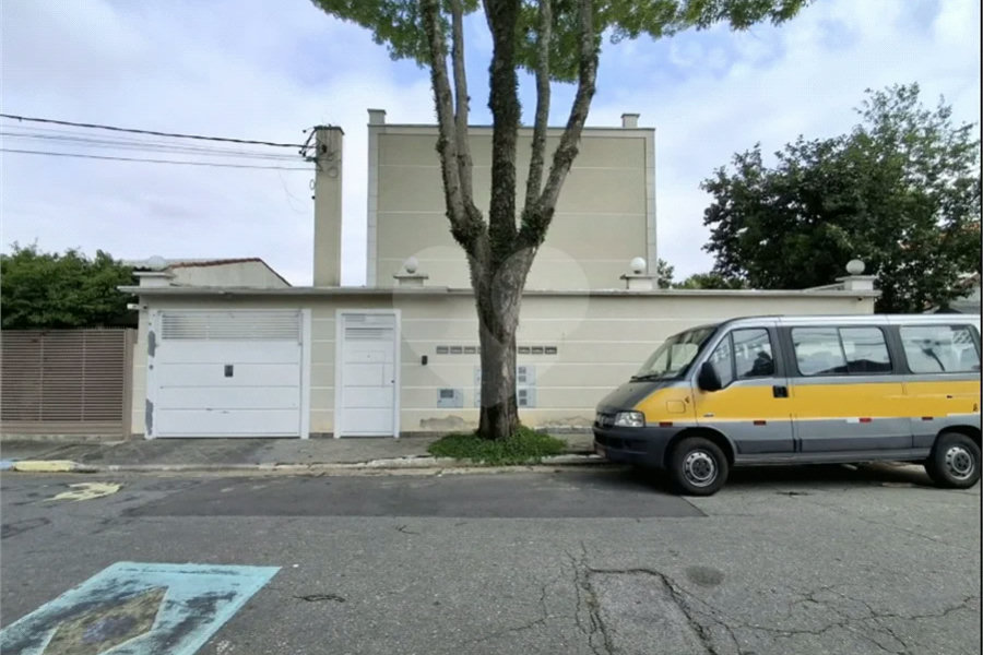 Casa à venda com 3 quartos, sendo 1 suíte, no condomínio Vila Arnoni, São Paulo - SP