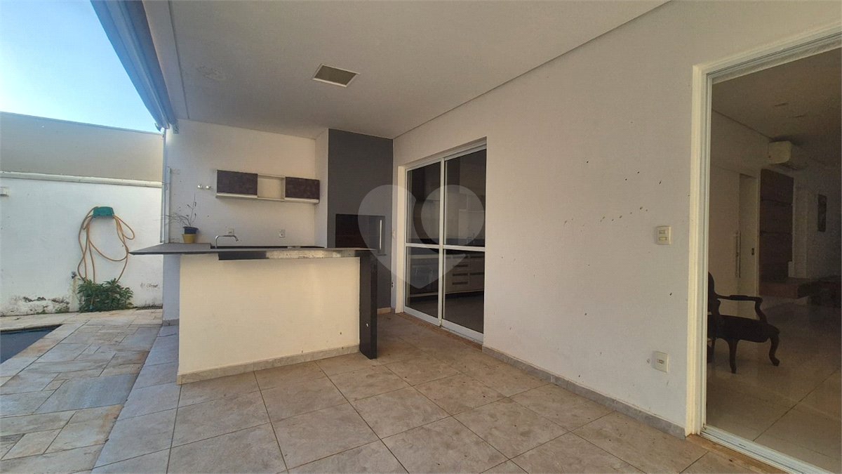 Casa à venda com 3 quartos, sendo 1 suíte, no condomínio Lago da Serra, Araçoiaba da Serra - SP