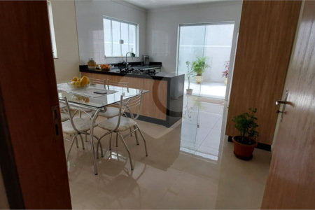 Casa à venda com 3 quartos, sendo 1 suíte,  em Vila Galvão, Guarulhos, SP