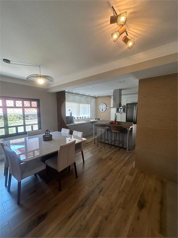 Casa à venda com 3 suítes no condomínio Braziliana, Valinhos - SP