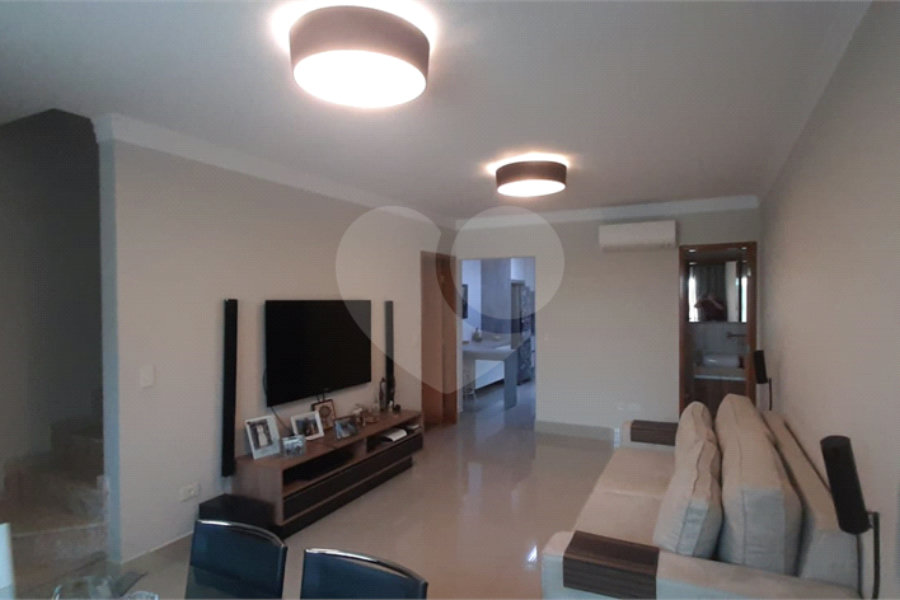 Casa à venda com 3 quartos, sendo 2 suítes, no condomínio Mário Araújo, São Paulo - SP