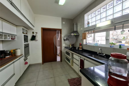 Casa à venda com 3 quartos, sendo 1 suíte, em Interlagos, São Paulo, SP