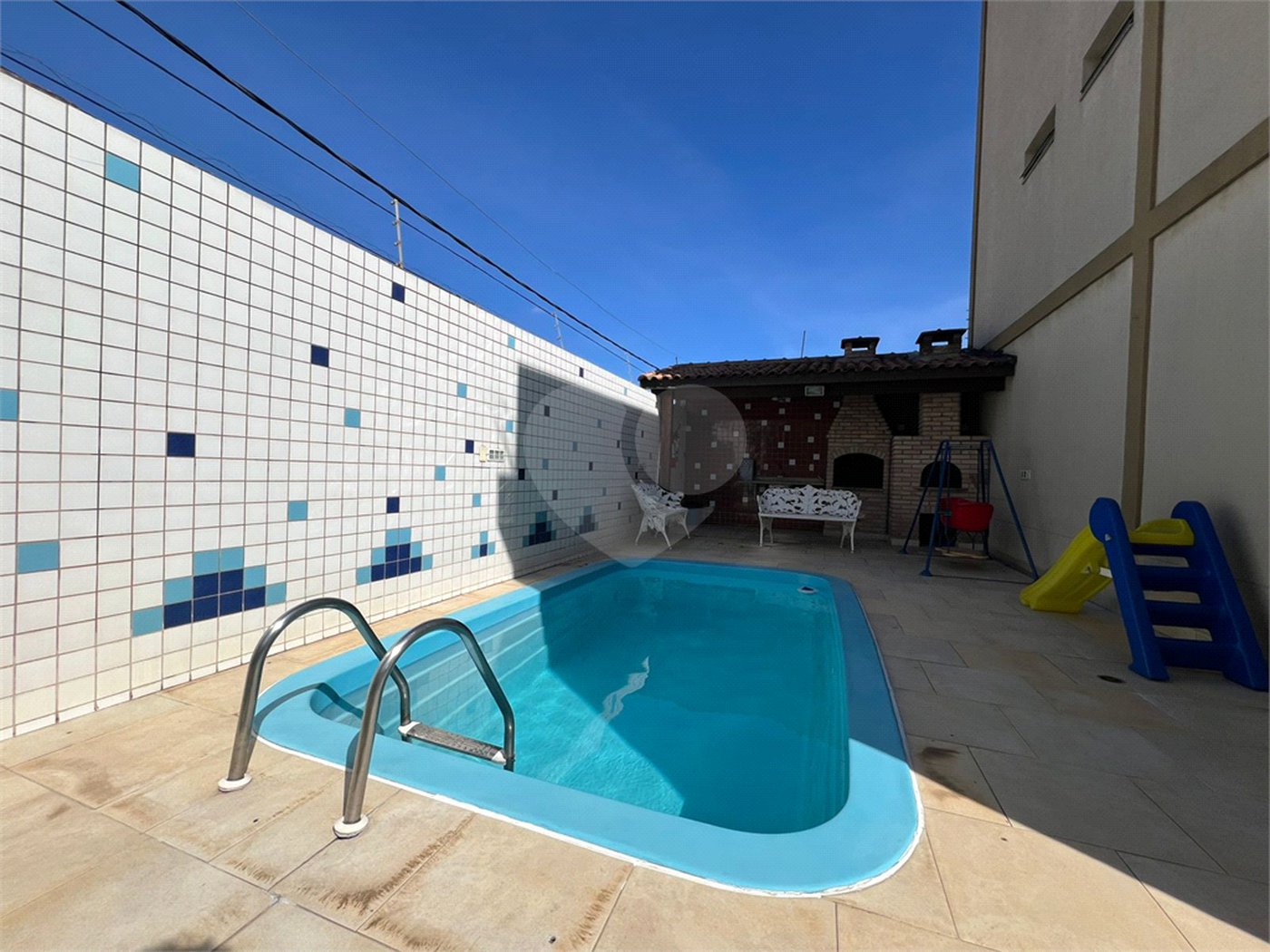 Casa à venda com 3 quartos, sendo 2 suítes,  no condomínio Mirante do Vale, São Paulo - SP