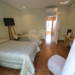 Casa à venda com 4 suítes no condomínio Villa dos Pinheiros, Indaiatuba - SP