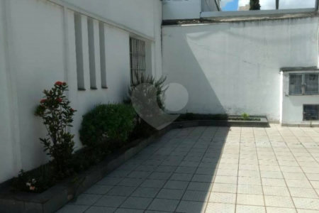 Casa à venda com 3 quartos, sendo 1 suíte, em Vila Mariana, São Paulo, SP