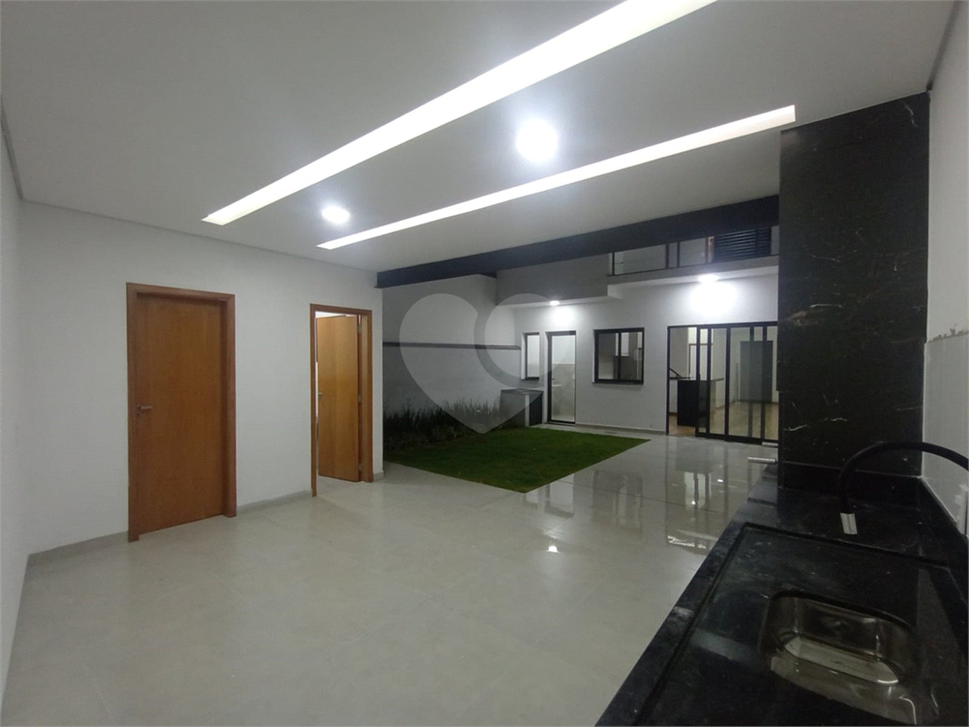 Casa à venda com 3 quartos, sendo 2 suítes, no condomínio Vila Rica, Indaiatuba - SP