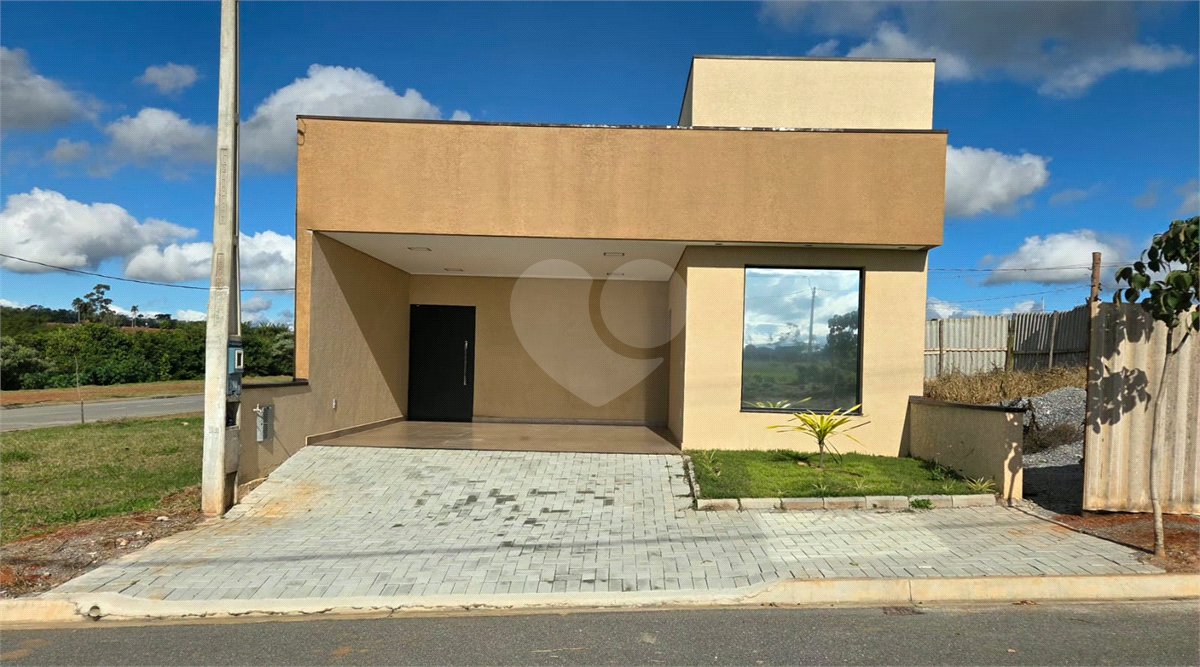 Casa à venda com 2 quartos, sendo 1 suíte, no condomínio Tivolli, Itapetininga - SP