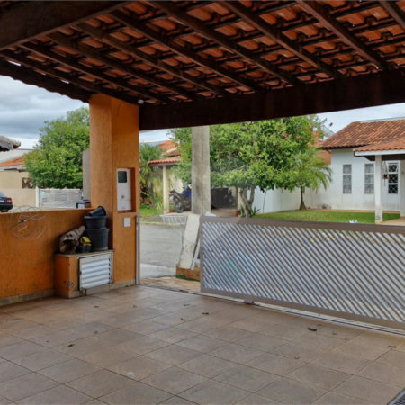 Casa para alugar com 3 quartos, sendo 1 suíte, no condomínio Santa Mônica, Atibaia - SP