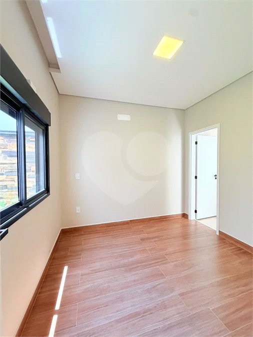 Casa térrea com 3 suítes no Condomínio Residencial Viena em Indaiatuba-SP - Acabamento de alto padrão - R$ 1.690.000,00 - AT 250 m² - AC 158 m² - 3 suítes,, sendo 1 suíte master com closet - Sala para dois ambientes (estar e jantar) - Cozinha planejada com ilha cooktop, forno elétrico e micro-ondas,