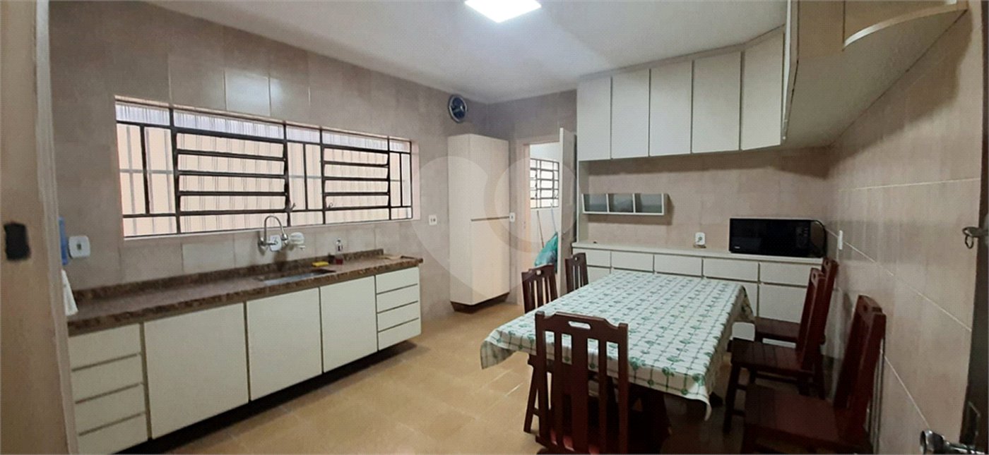 Sobrado amplo com 3 quartos, suíte e quintal para venda no Tremembé !!!