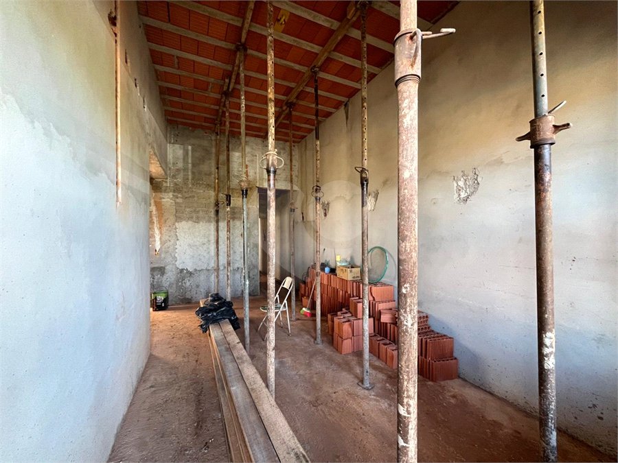 Casa à venda com 2 quartos, sendo 1 suíte,  no condomínio Tivolli, Itapetininga - SP