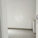 Casa à venda com 2 quartos, sendo 1 suíte, no condomínio Residencial Sanches, São Paulo - SP