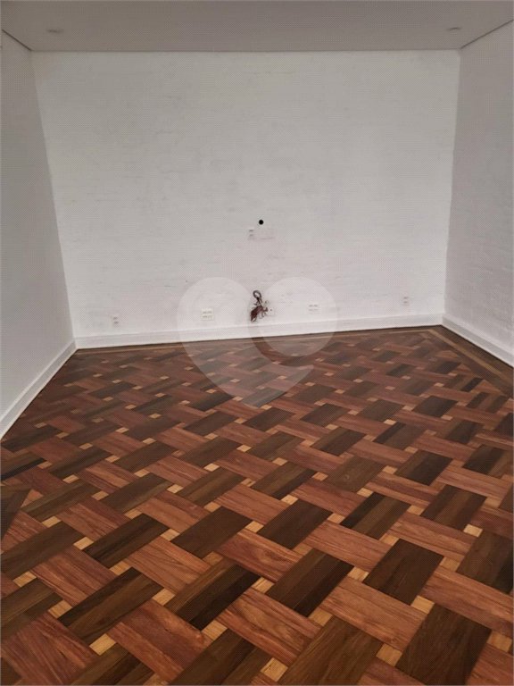 Sobrado à venda ou para alugar com 3 quartos, sendo 1 suíte, em Água Branca, São Paulo, SP