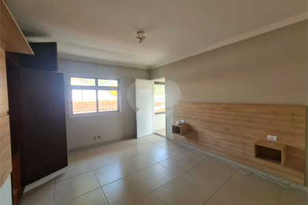 Sobrado à venda com 4 quartos, sendo 1 suíte,  em Interlagos, São Paulo, SP