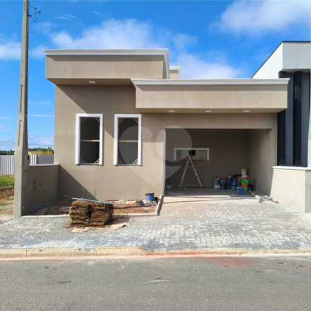 Casa à venda com 3 quartos, sendo 1 suíte, no condomínio Tivolli, Itapetininga - SP