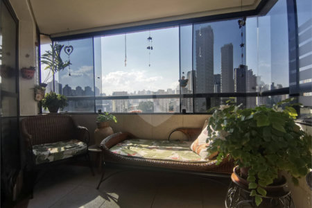 Apartamento à venda com 3 quartos, sendo 1 suíte, em Vila Andrade, São Paulo, SP