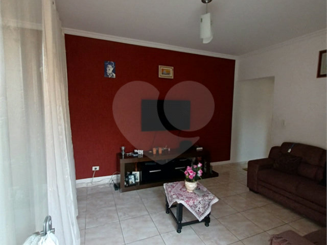 Casa à venda com 3 quartos, sendo 1 suíte,  em Jardim Santa Mônica, São Paulo, SP