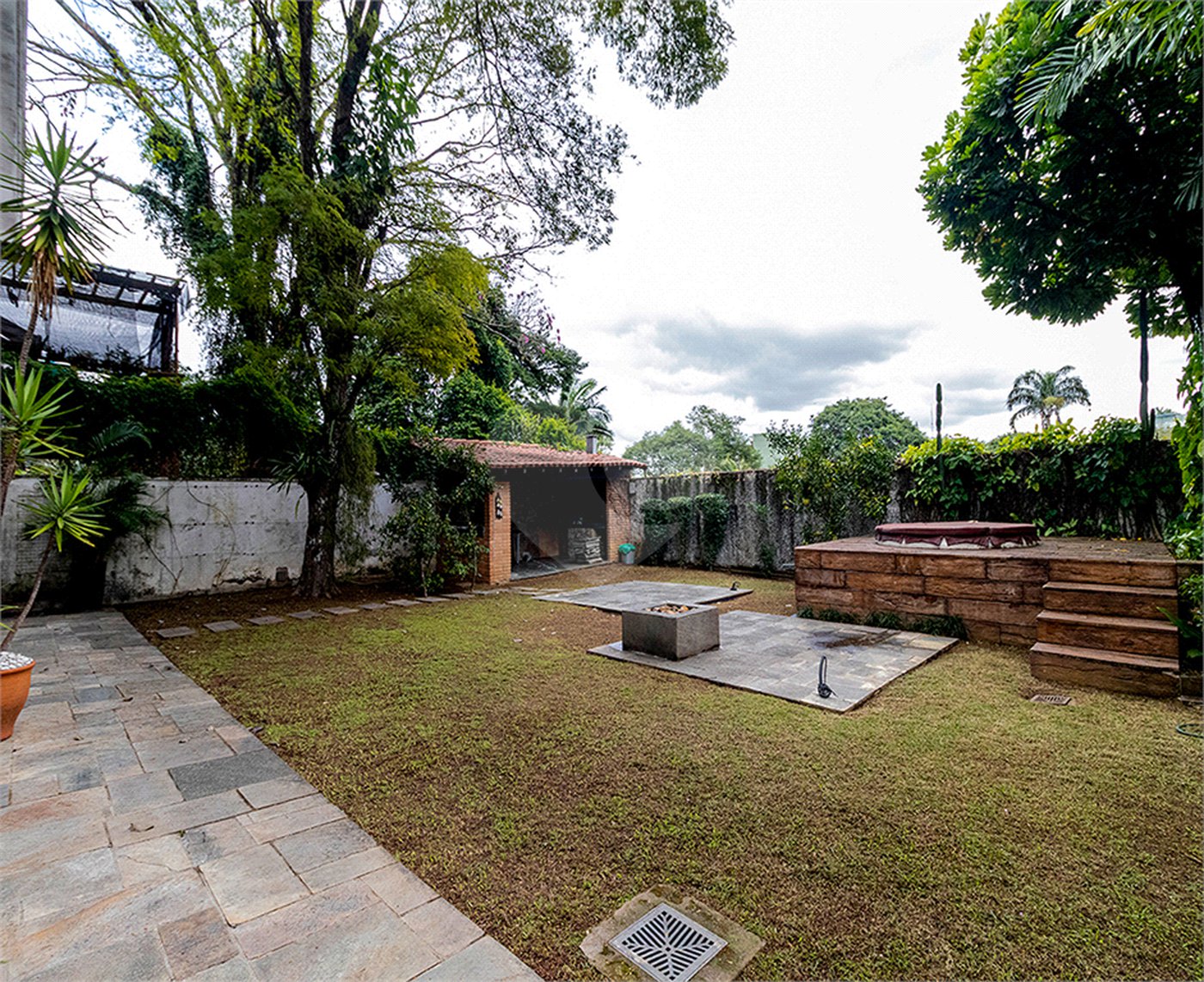 Casa à venda com 3 quartos, sendo 2 suítes, em Alto de Pinheiros, São Paulo, SP