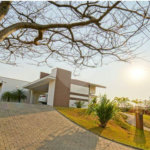 Casa à venda com 4 quartos, sendo 2 suítes, no condomínio Residencial Jardim Primavera, Louveira - SP