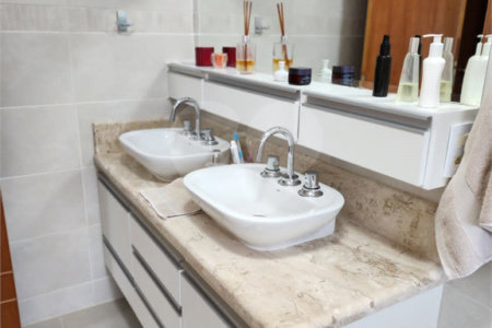 Casa à venda com 4 suítes no condomínio Pedra Grande, Atibaia - SP