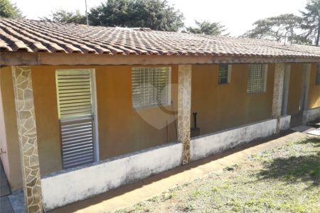 Chácara à venda com 8 quartos, sendo 3 suítes, no Centro, Toledo, MG