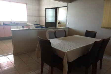 Sobrado à venda com 3 quartos, sendo 1 suíte, em Jardim São Guilherme, Sorocaba, SP
