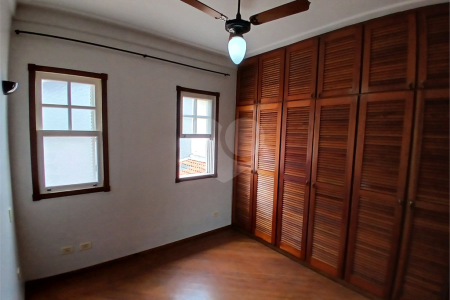 Casa à venda ou para alugar com 3 quartos, sendo 2 suítes, no condomínio Chácara das Rosas, São Paulo - SP