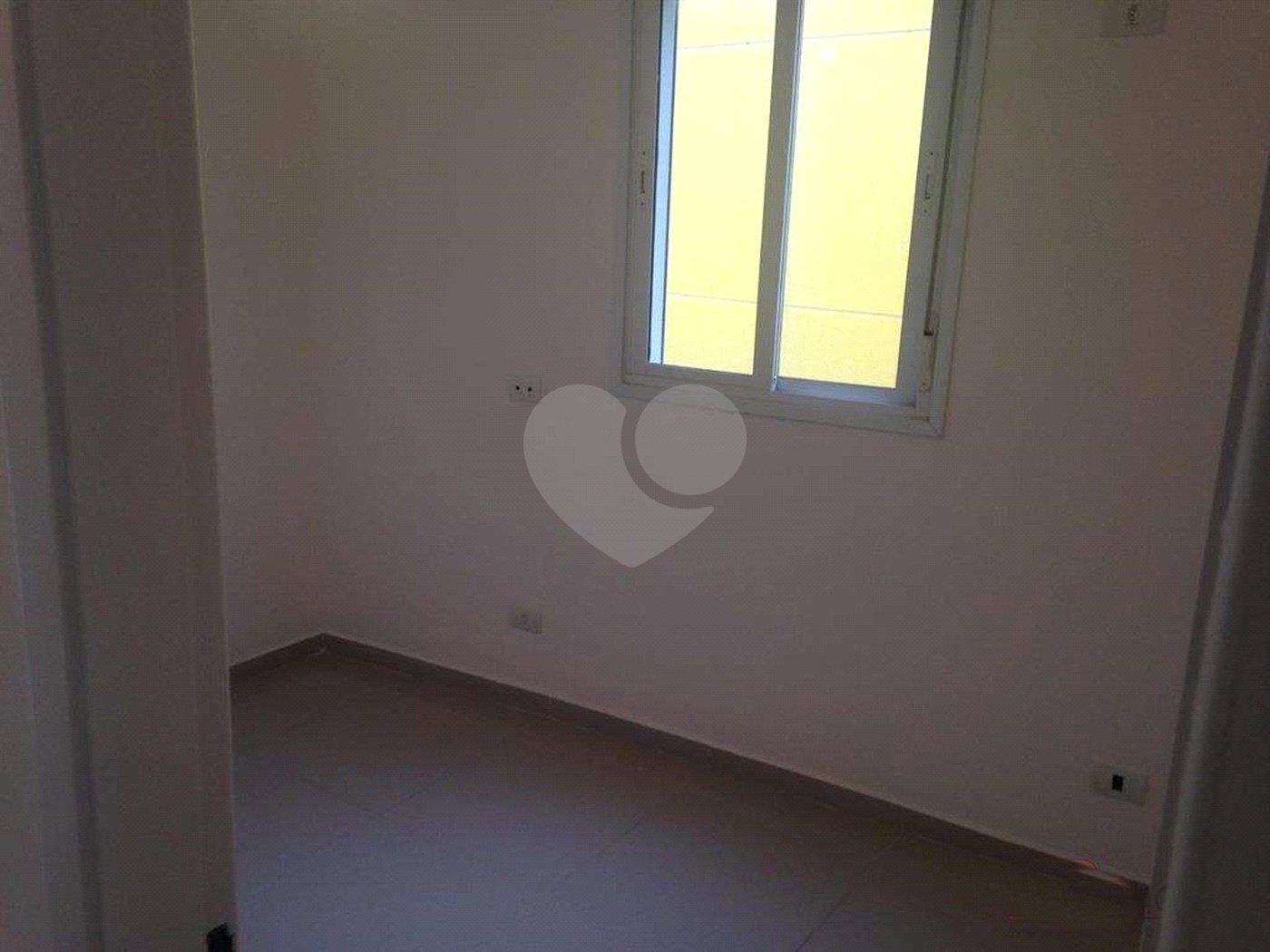 Casa à venda com 3 quartos, sendo 2 suítes, no condomínio Residencial Vegas, São Paulo - SP